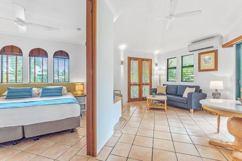 Martinique On Macrossan - Darwin Holiday 6