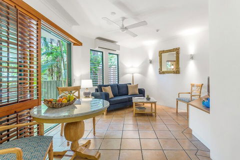 Martinique On Macrossan - Darwin Holiday 7