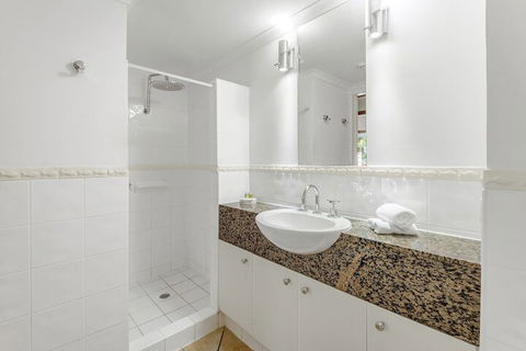 Martinique On Macrossan - Darwin Holiday 5