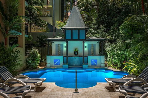 Martinique On Macrossan - Darwin Holiday 1