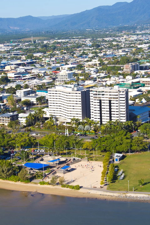 Rydges Esplanade Resort Cairns - Darwin Holiday 3