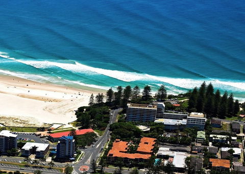 Komune - Gold Coast - Darwin Holiday 0