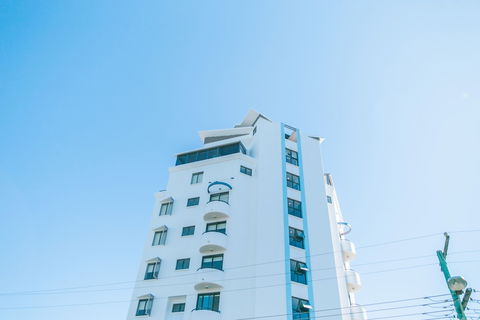 Komune - Gold Coast - Darwin Holiday 1