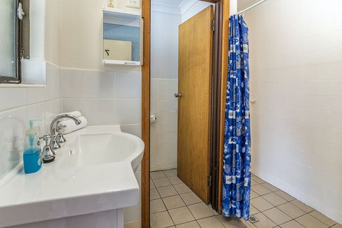 Emu Beach Chalets - Darwin Holiday 4