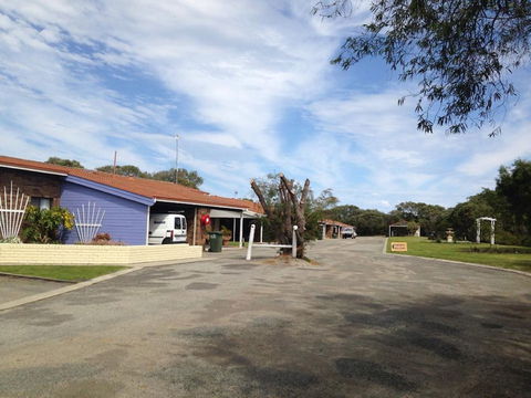 Emu Beach Chalets - Darwin Holiday 0