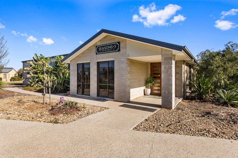 Quality Suites Point Cook Seasons 5 - Darwin Holiday 2