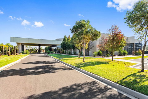 Quality Suites Point Cook Seasons 5 - Darwin Holiday 1