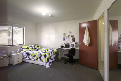 Macquarie University Village - Darwin Holiday 3