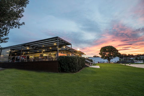 The Huskisson - Darwin Holiday 0