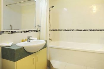 At Whitsunday Vista Holiday Apartments - Darwin Holiday 3