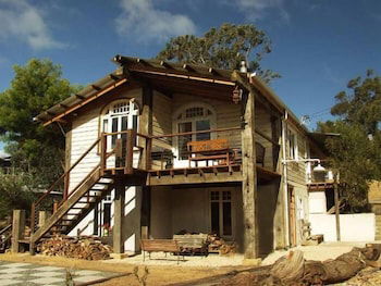 Old Leura Dairy - Darwin Holiday 0