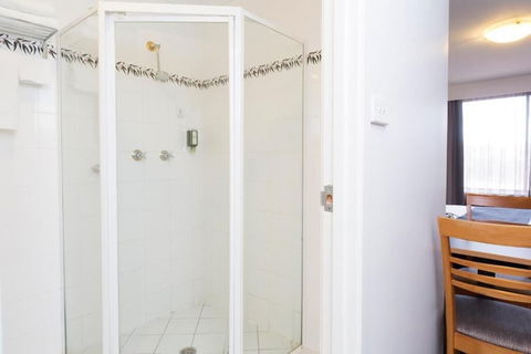 Alpha Hotel Canberra - Darwin Holiday 6