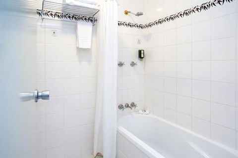 Alpha Hotel Canberra - Darwin Holiday 5