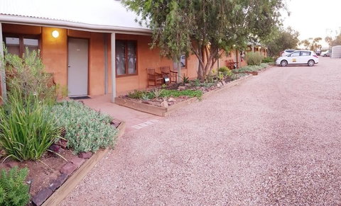 Mud Hut Motel - Darwin Holiday 1