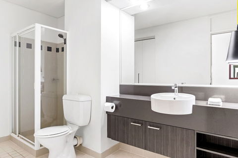 Mantra On Hay - Darwin Holiday 5