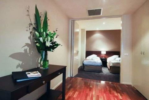 Quest On William - Darwin Holiday 6