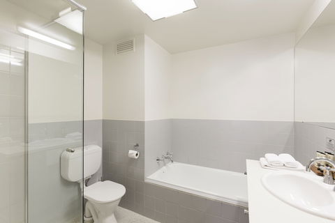 Old Woolstore Apartment Hotel - Darwin Holiday 4