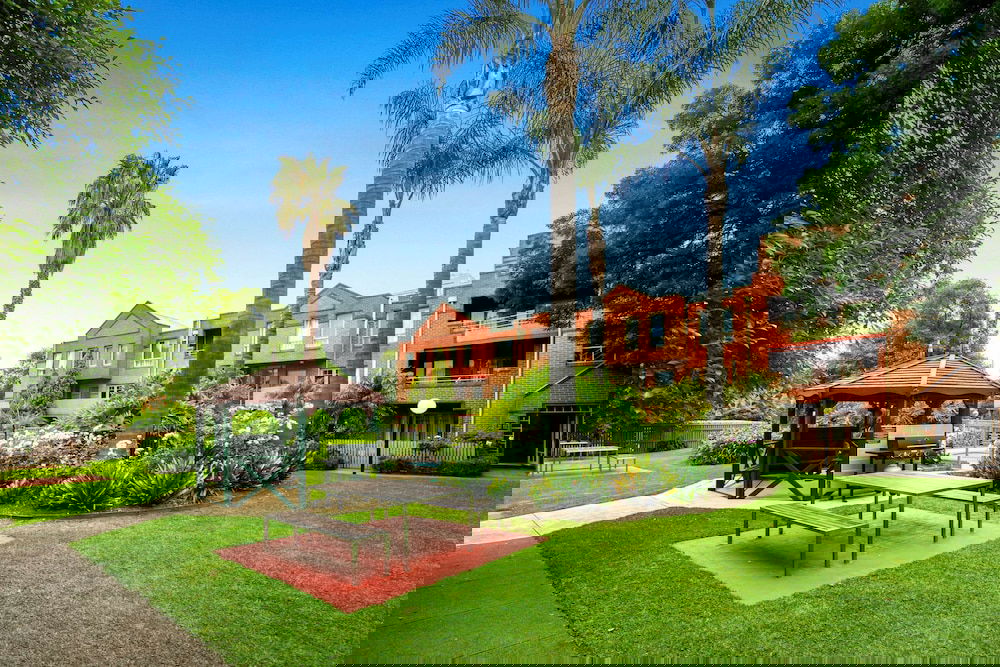  Darwin Holiday