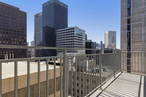 Oaks Melbourne On Collins Hotel - Darwin Holiday 1