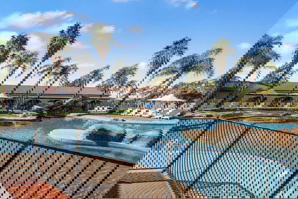 Hamilton Valley NSW Darwin Holiday