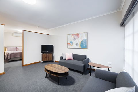 Adelaide Inn - Darwin Holiday 1