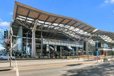 Batmanâ€™s Hill On Collins - Darwin Holiday 0