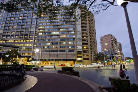 Oaks Sydney Hyde Park Suites - Darwin Holiday 3