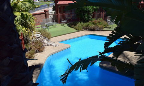 Early Australian Motor Inn - Darwin Holiday 2