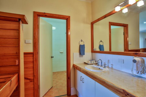 Kimberley Hotel Halls Creek - Darwin Holiday 6