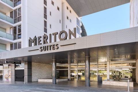 Meriton Suites Broadbeach, Gold Coast - Darwin Holiday 1