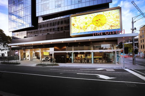 Art Series - The Olsen - Darwin Holiday 3