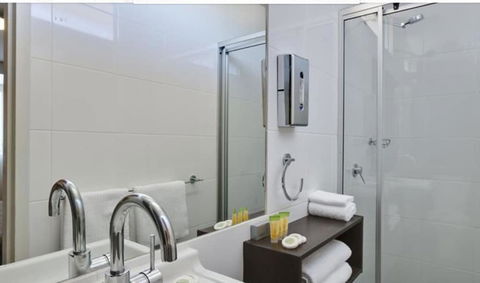 Ibis Styles Canberra Tall Trees - Darwin Holiday 3