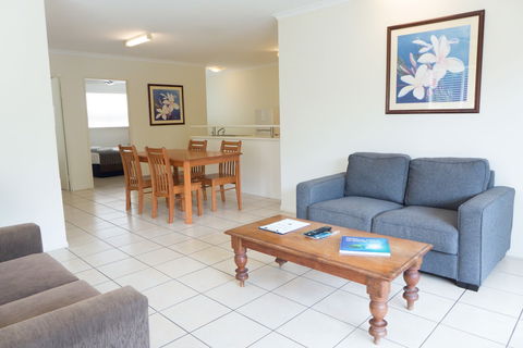 Cairns Queenslander Hotel & Apartments - Darwin Holiday 5