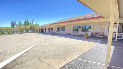 Sapphire City Motor Inn, Inverell - Darwin Holiday 0