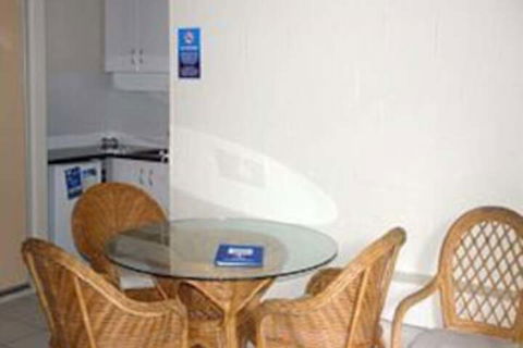 Club Surfers - Darwin Holiday 6