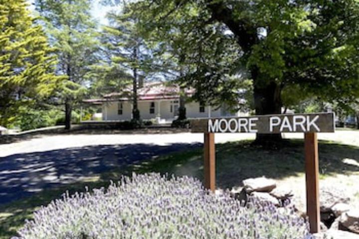 Armidale NSW Darwin Holiday