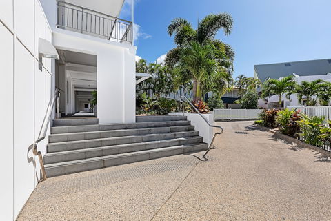 Airlie Beach Hotel - Darwin Holiday 0