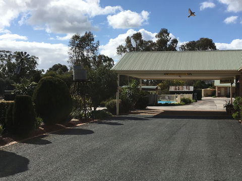 Tuckerbox Motor Inn - Darwin Holiday 0