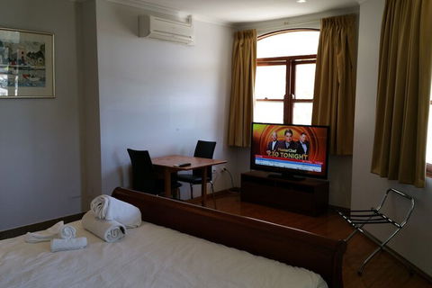 Adelaide House Apartments Fremantle - Darwin Holiday 2