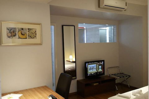 Adelaide House Apartments Fremantle - Darwin Holiday 6