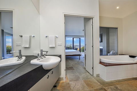 Hearns Beachside Villa 4 - Darwin Holiday 4