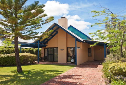 Dunsborough Beach Cottages - Darwin Holiday 1