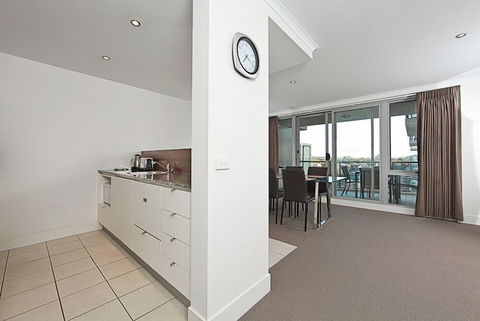 Accommodate Canberra - The Avenue - Darwin Holiday 6