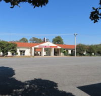 Bishops Lodge Narrandera - Darwin Holiday