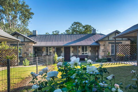 Stoneleigh Cottage Bed & Breakfast - Darwin Holiday 1