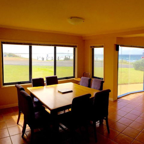 Horizons Beachfront Apartment - Darwin Holiday 6