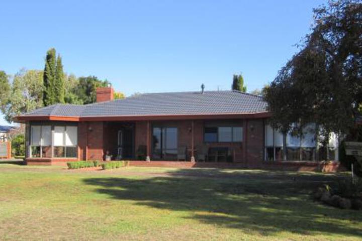 Bushfield VIC Darwin Holiday