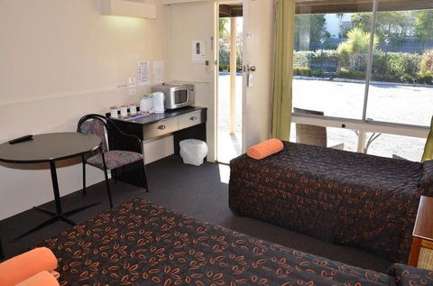 Warwick Motor Inn - Darwin Holiday 1