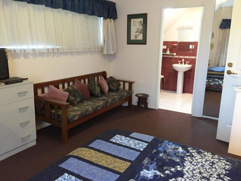 Aarn House B & B Airport Accommodation - Darwin Holiday 1