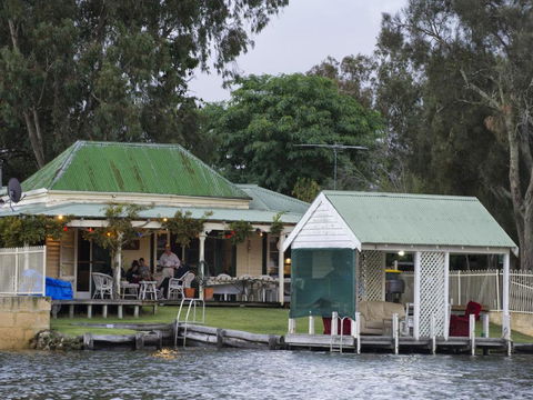 Mandurah Riverfront Holiday Rental - Darwin Holiday 3